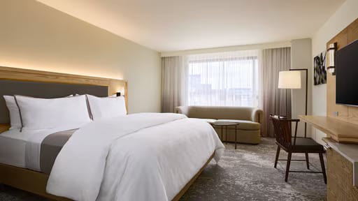 wi laxwi king living area 16868 Wide Hor